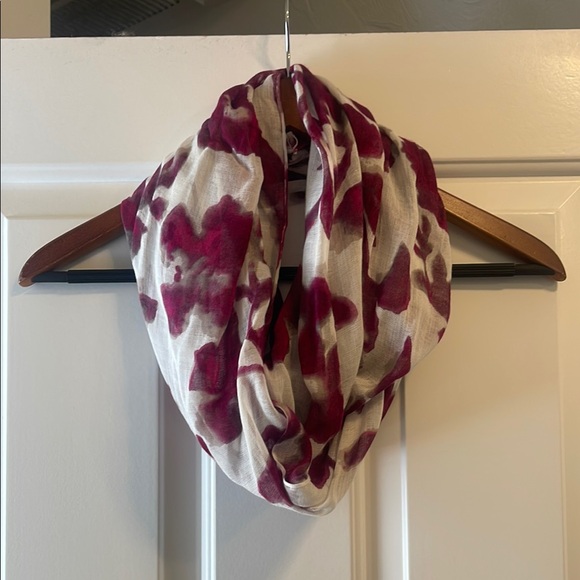 Eddie Bauer Accessories - Eddie Bauer Red and White Scarf